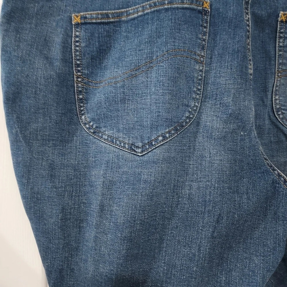 NWT Lee Medium Wash Denim Regular Fit Mid Rise Bermuda Shorts in Size 24W - Picture 8 of 10